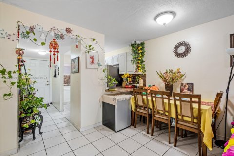 Condominio en venta en Hialeah, Florida, 2 dormitorios, 89.19 m2 № 1863582 - foto 9