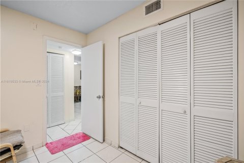 Condominio en venta en Hialeah, Florida, 2 dormitorios, 89.19 m2 № 1863582 - foto 18