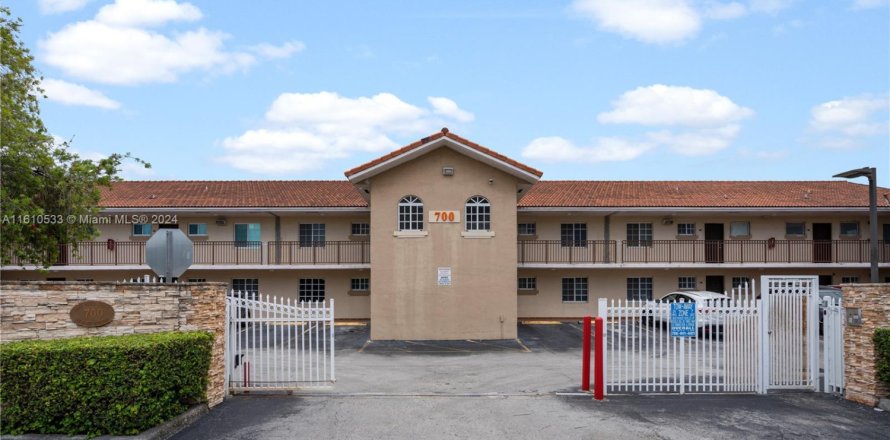 Condominio en Hialeah, Florida, 2 dormitorios № 1863582