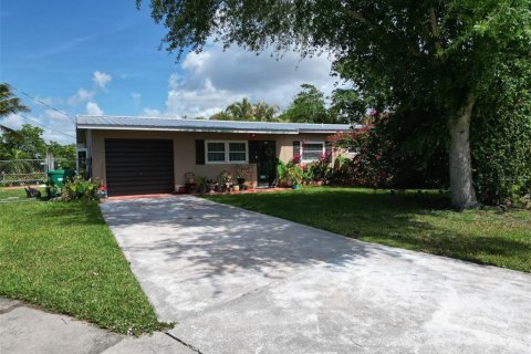 Casa en venta en Okeechobee, Florida, 3 dormitorios, 133.59 m2 № 1616608 - foto 1