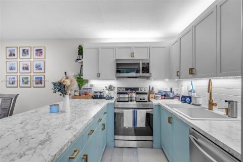House in Plantation, Florida 2 bedrooms, 127.46 sq.m. № 1945550 - photo 6