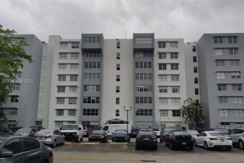 Condominio en Miami, Florida, 1 dormitorio  № 2044135