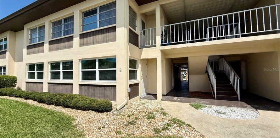 Condo à New Port Richey, Floride, 2 chambres № 2167412