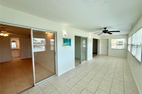 Copropriété à louer à New Port Richey, Floride: 2 chambres, 102.56 m2 № 2167412 - photo 11