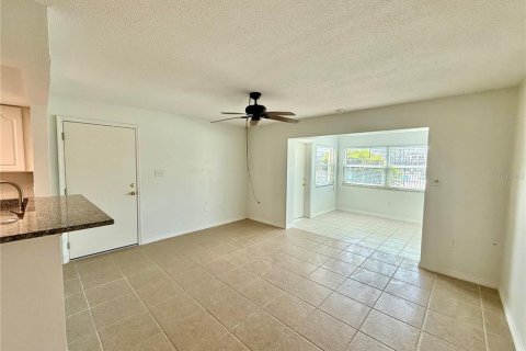 Copropriété à louer à New Port Richey, Floride: 2 chambres, 102.56 m2 № 2167412 - photo 8