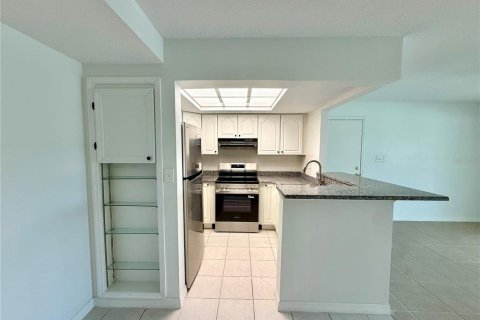 Copropriété à louer à New Port Richey, Floride: 2 chambres, 102.56 m2 № 2167412 - photo 6