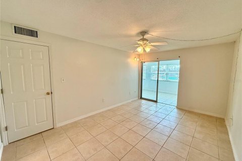 Copropriété à louer à New Port Richey, Floride: 2 chambres, 102.56 m2 № 2167412 - photo 15