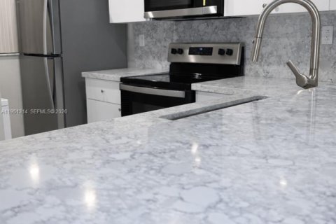 Снять в аренду квартиру в Майами, Флорида 2 спальни, 89м2, № 2007233 - фото 5