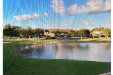 Снять в аренду квартиру в Майами, Флорида 2 спальни, 89м2, № 2007233 - фото 2