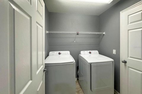Villa ou maison à louer à Haines City, Floride: 4 chambres, 157 m2 № 2416712 - photo 12