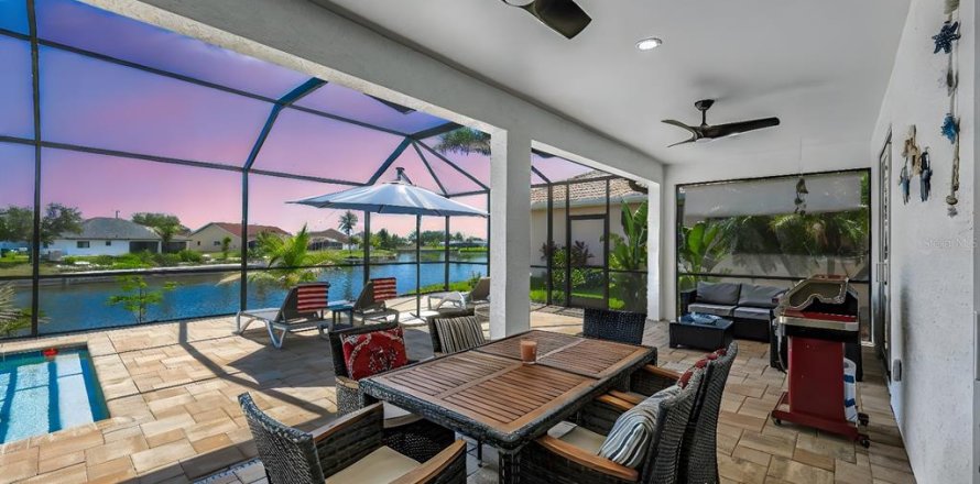 Casa en Cape Coral, Florida 3 dormitorios, 182.46 m2 № 1850948