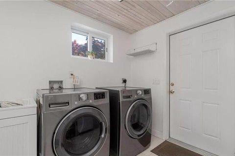 Casa en alquiler en Fort Lauderdale, Florida, 3 dormitorios, 195.56 m2 № 1159741 - foto 1