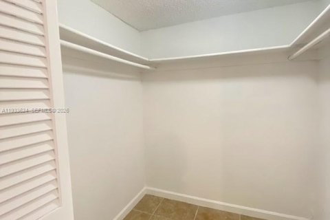 Copropriété à louer à North Miami Beach, Floride: 1 chambre, 84.45 m2 № 1996372 - photo 11