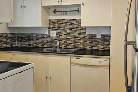 Copropriété à louer à North Miami Beach, Floride: 1 chambre, 84.45 m2 № 1996372 - photo 6