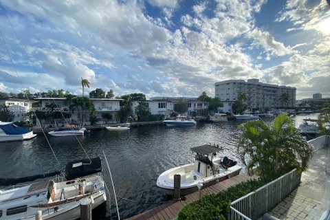 Copropriété à louer à North Miami Beach, Floride: 1 chambre, 84.45 m2 № 1996372 - photo 4
