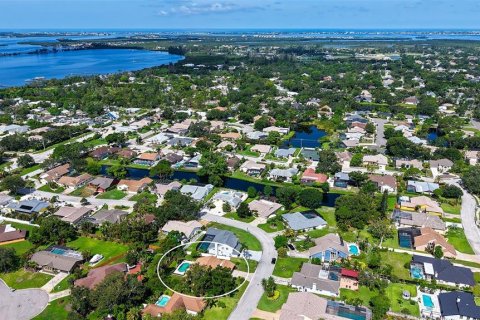 House in Bradenton, Florida 4 bedrooms, 196.95 sq.m. № 1824465 - photo 1