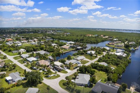 Villa ou maison à vendre à Port Charlotte, Floride: 2 chambres, 117.24 m2 № 2318453 - photo 2