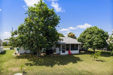 Villa ou maison à vendre à Port Charlotte, Floride: 2 chambres, 117.24 m2 № 2318453 - photo 22