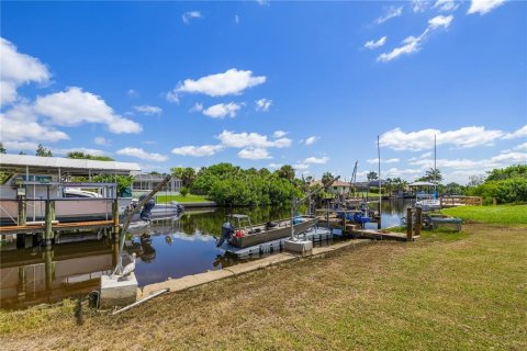 Villa ou maison à vendre à Port Charlotte, Floride: 2 chambres, 117.24 m2 № 2318453 - photo 21