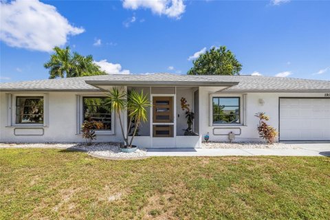 Villa ou maison à Port Charlotte, Floride 2 chambres, 117.24 m2 № 2318453
