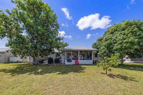 Villa ou maison à vendre à Port Charlotte, Floride: 2 chambres, 117.24 m2 № 2318453 - photo 27