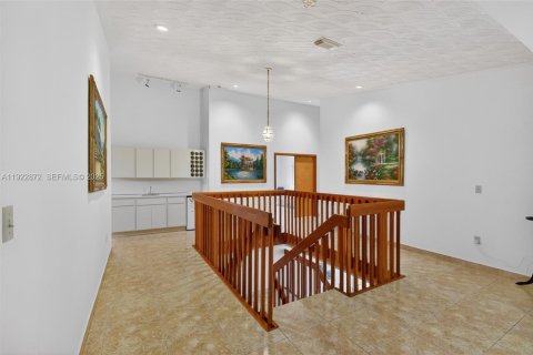 House in Miami, Florida 4 bedrooms, 327.57 sq.m. № 1982697 - photo 28