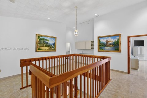 House in Miami, Florida 4 bedrooms, 327.57 sq.m. № 1982697 - photo 30