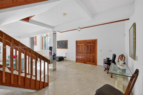 House in Miami, Florida 4 bedrooms, 327.57 sq.m. № 1982697 - photo 9
