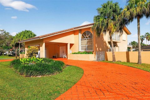 House in Miami, Florida 4 bedrooms, 327.57 sq.m. № 1982697 - photo 5