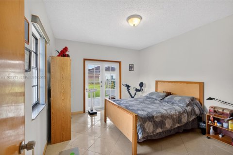 House in Miami, Florida 4 bedrooms, 327.57 sq.m. № 1982697 - photo 23