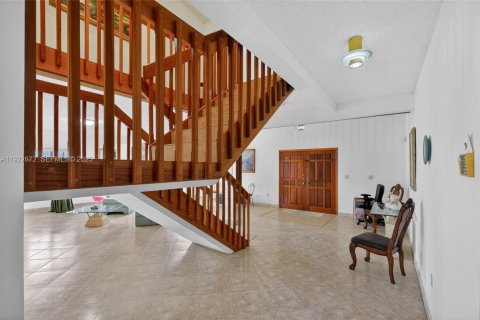 House in Miami, Florida 4 bedrooms, 327.57 sq.m. № 1982697 - photo 16
