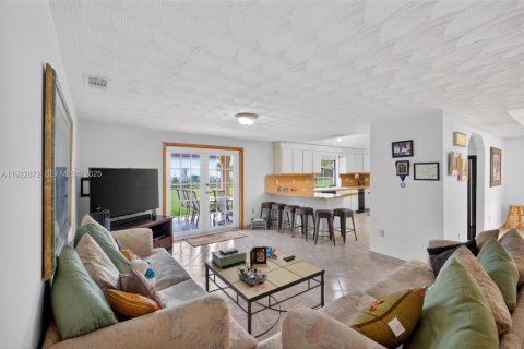 House in Miami, Florida 4 bedrooms, 327.57 sq.m. № 1982697 - photo 21