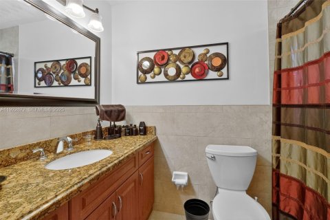 House in Miami, Florida 4 bedrooms, 327.57 sq.m. № 1982697 - photo 22