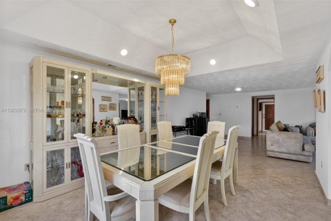 House in Miami, Florida 4 bedrooms, 327.57 sq.m. № 1982697 - photo 19