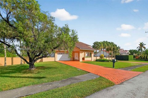 House in Miami, Florida 4 bedrooms, 327.57 sq.m. № 1982697 - photo 3