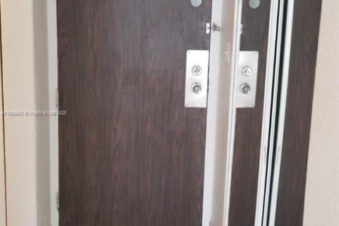 Condo in Miami, Florida  № 1934360 - photo 8