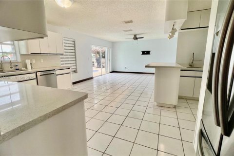 House in Miami, Florida 5 bedrooms, 235.69 sq.m. № 1766395 - photo 8