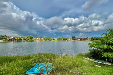 House in Miami, Florida 5 bedrooms, 235.69 sq.m. № 1766395 - photo 18
