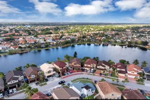 House in Miami, Florida 5 bedrooms, 235.69 sq.m. № 1766395 - photo 6