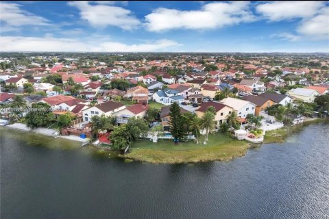 House in Miami, Florida 5 bedrooms, 235.69 sq.m. № 1766395 - photo 19