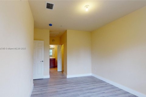 Copropriété à louer à Doral, Floride: 3 chambres, 126.72 m2 № 1921596 - photo 4