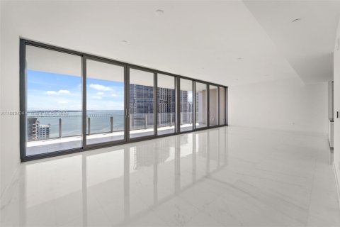 Condominio en alquiler en Miami, Florida, 3 dormitorios, 225.01 m2 № 1947918 - foto 5