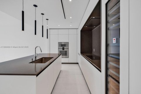 Condominio en alquiler en Miami, Florida, 3 dormitorios, 225.01 m2 № 1947918 - foto 8