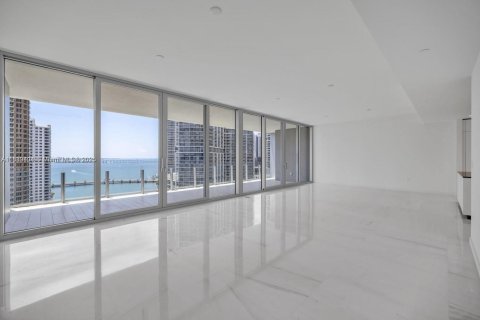 Condominio en alquiler en Miami, Florida, 3 dormitorios, 225.01 m2 № 1947918 - foto 10