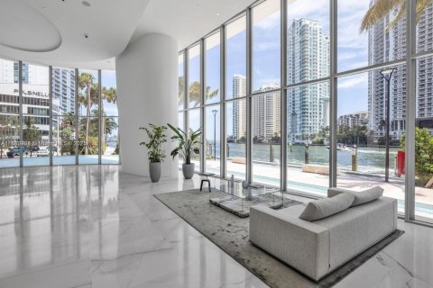 Condominio en alquiler en Miami, Florida, 3 dormitorios, 225.01 m2 № 1947918 - foto 17