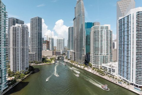 Condominio en alquiler en Miami, Florida, 3 dormitorios, 225.01 m2 № 1947918 - foto 1