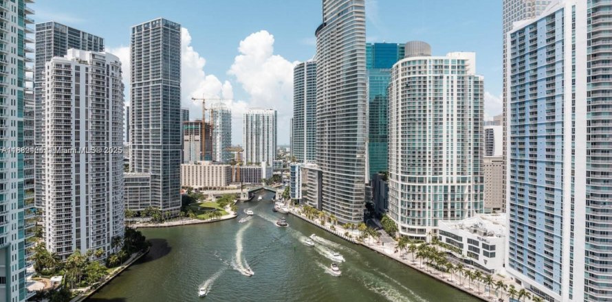Condominio en Miami, Florida, 3 dormitorios  № 1947918