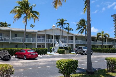 Condo in Pompano Beach, Florida, 2 bedrooms  № 1792455 - photo 9