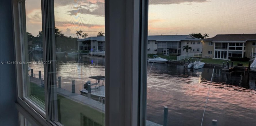 Condo in Pompano Beach, Florida, 2 bedrooms  № 1792455