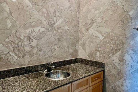 Condo in Pompano Beach, Florida, 2 bedrooms  № 1792455 - photo 10